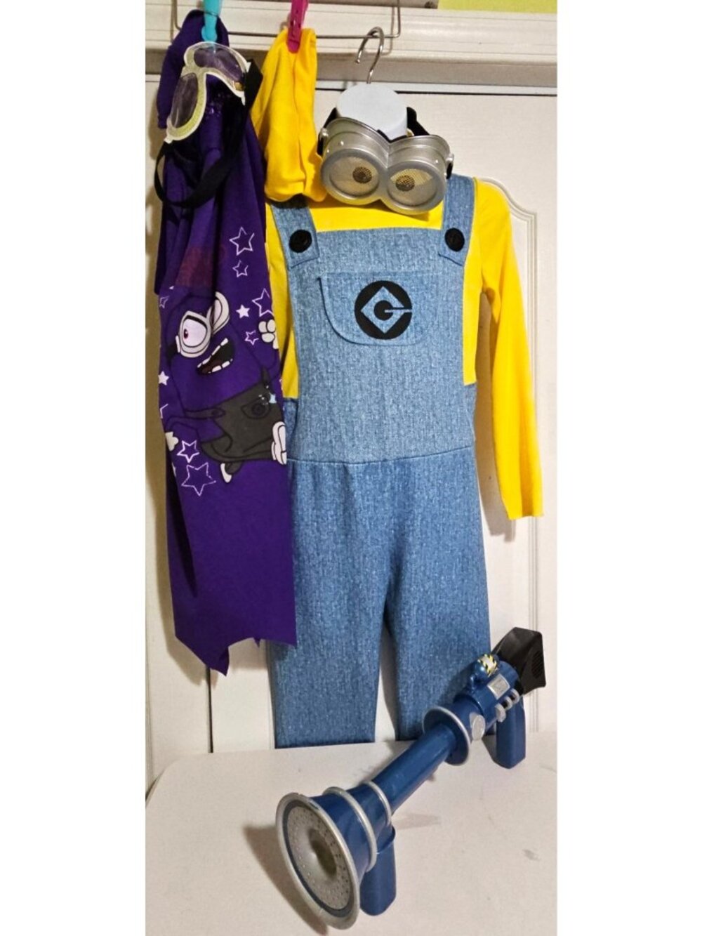 Minions Bob Costume Kids 7-8 Fart N Fire Super-Size Blaster Gun El Macho Cape